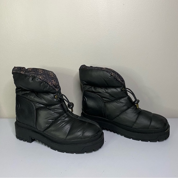 GUESS Puffer Lug Sole Pull On Ankle Boots Leeda Cold Weather size 8 - Picture 1 of 8